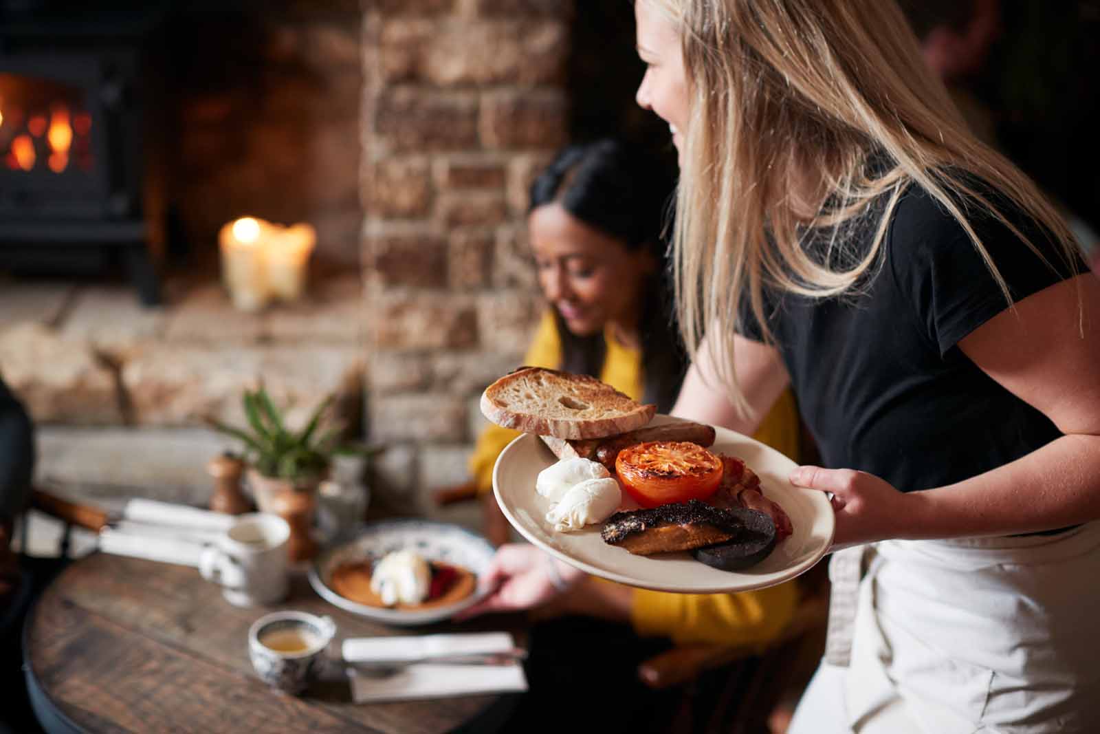 istockphoto-1167590348-1024x1024 Close Up Of Waitress Working In Traditional English Pub Serving Breakfast To Guests